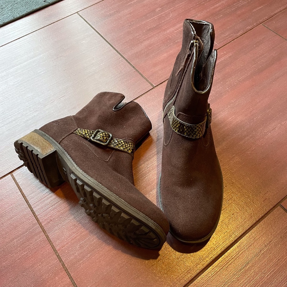 UGG Milnor suede ankle boots